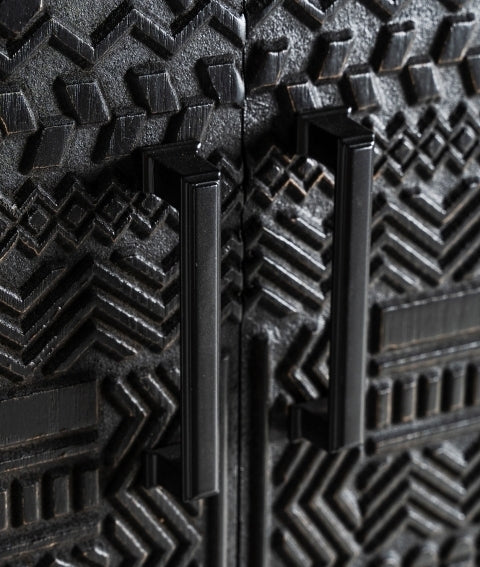 Armadio nero etnico chic