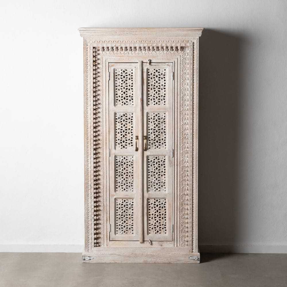 Armadio intagliato decapato