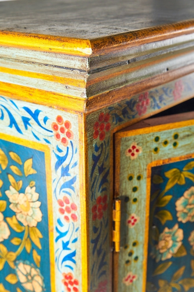Armadio orientale dipinto verde blu
