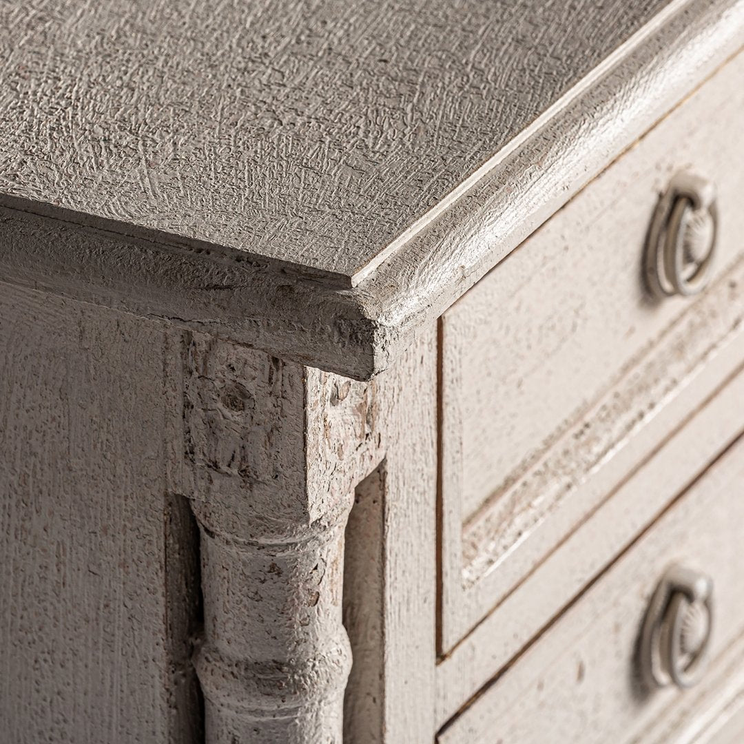 Comodino provenzale bianco antico