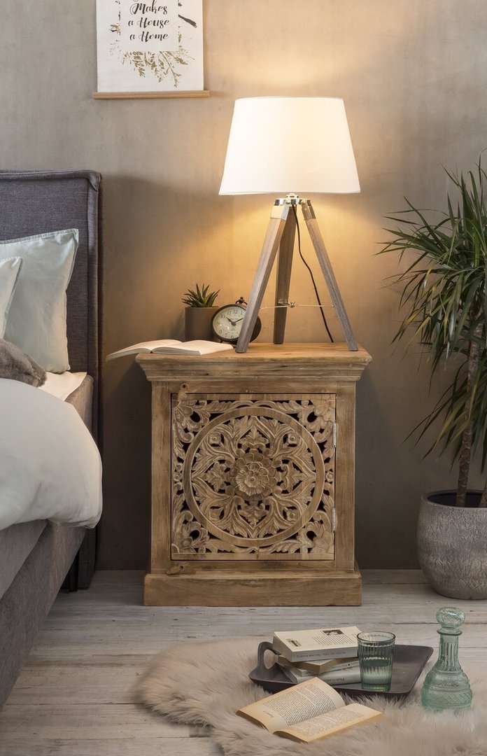 Comodino orientale intagliato