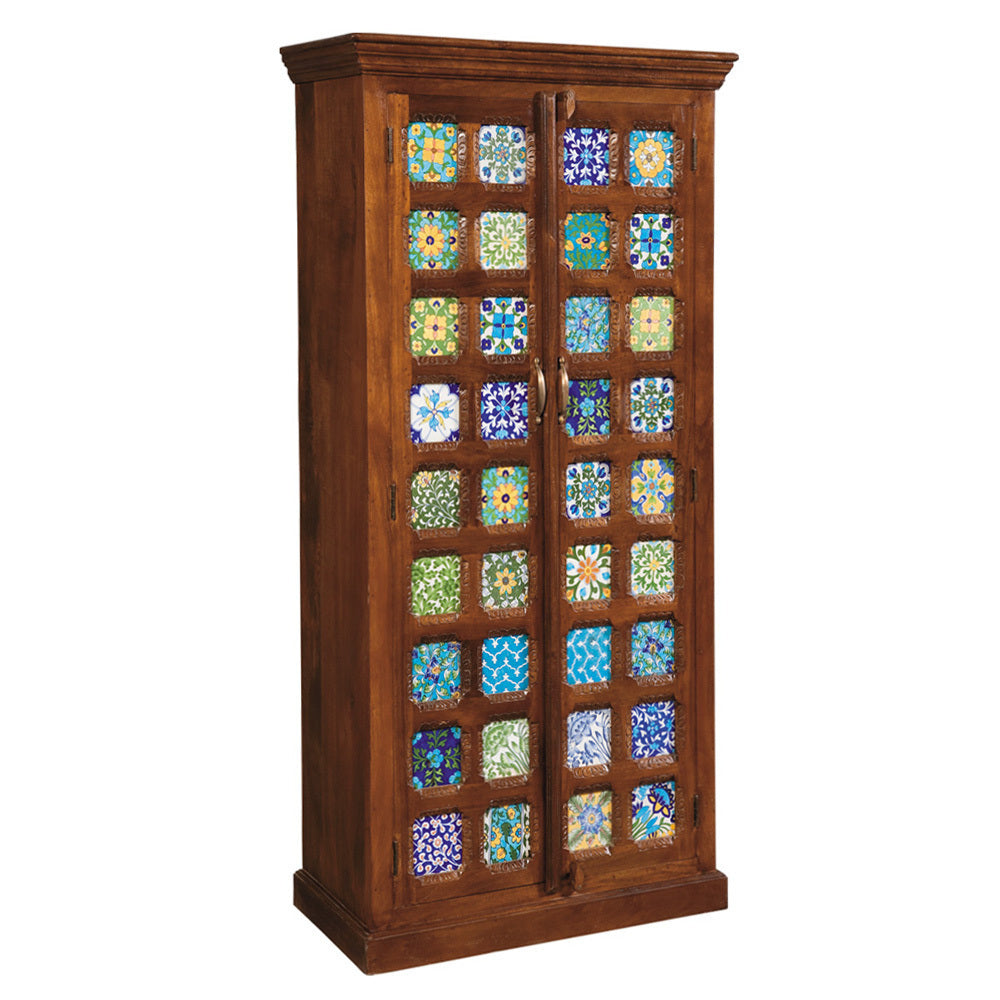 Armadio etnico con mattonelle