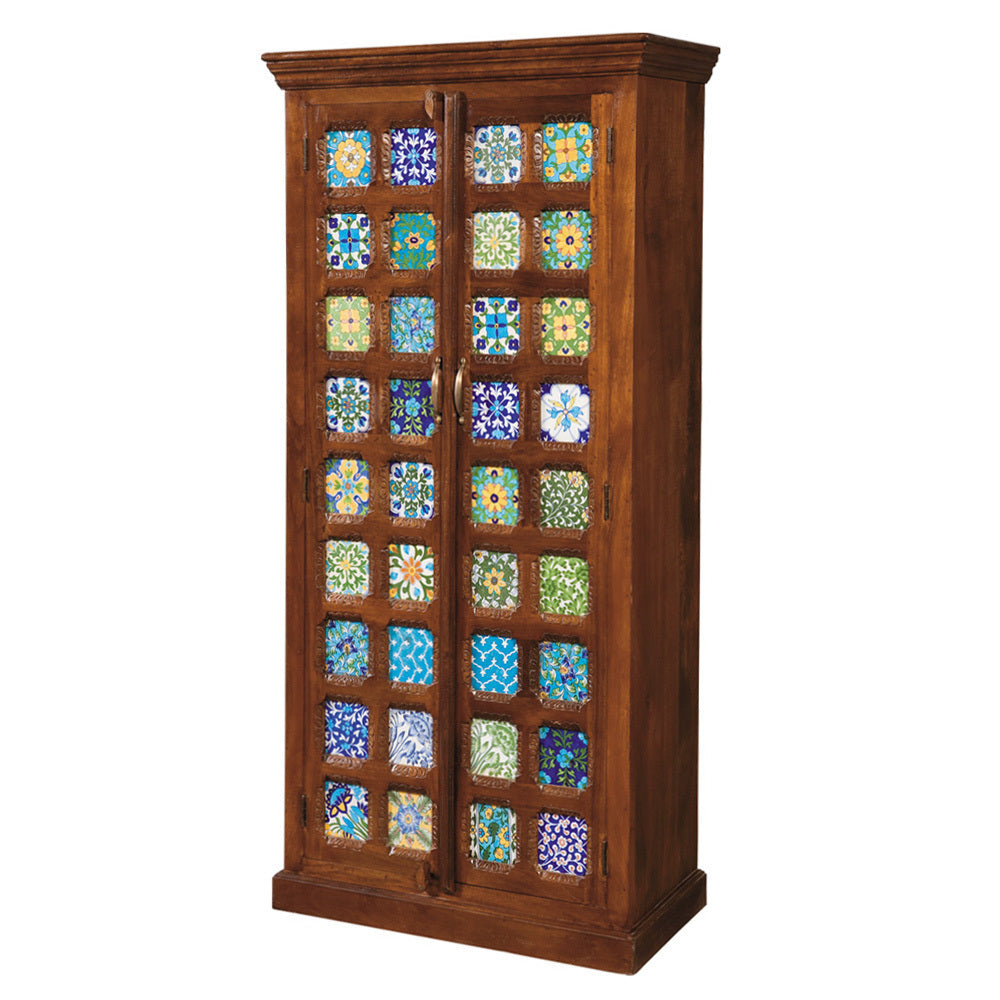 Armadio etnico con mattonelle