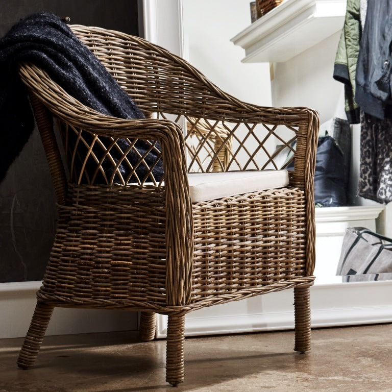 Poltroncina in rattan con cuscino