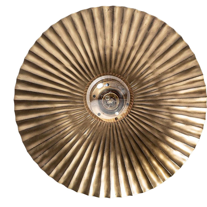 Applique dorata in ambiente elegante