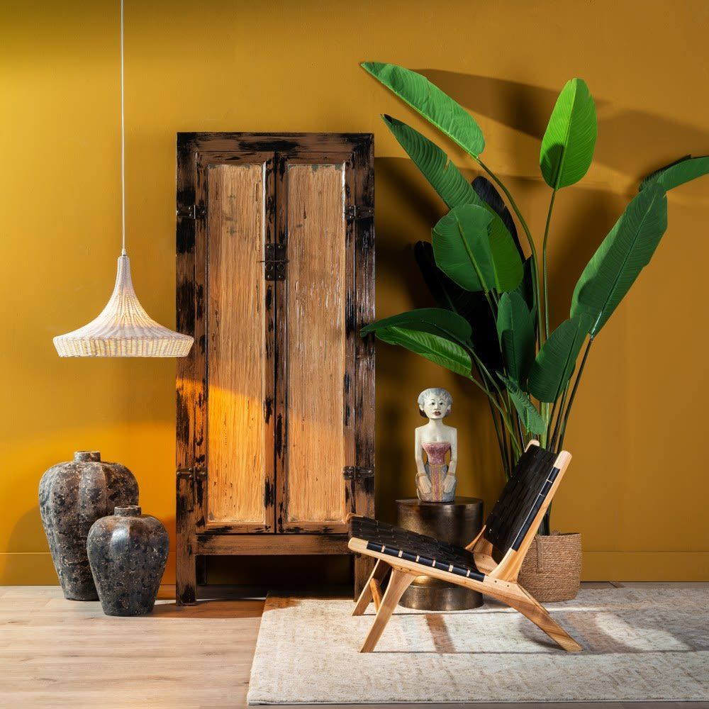 Armadio invecchiato in legno naturale