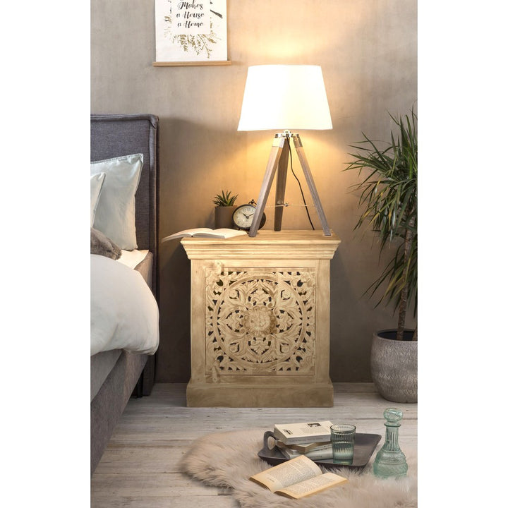 Comodino etnico orientale di lusso per camere eleganti e naturali