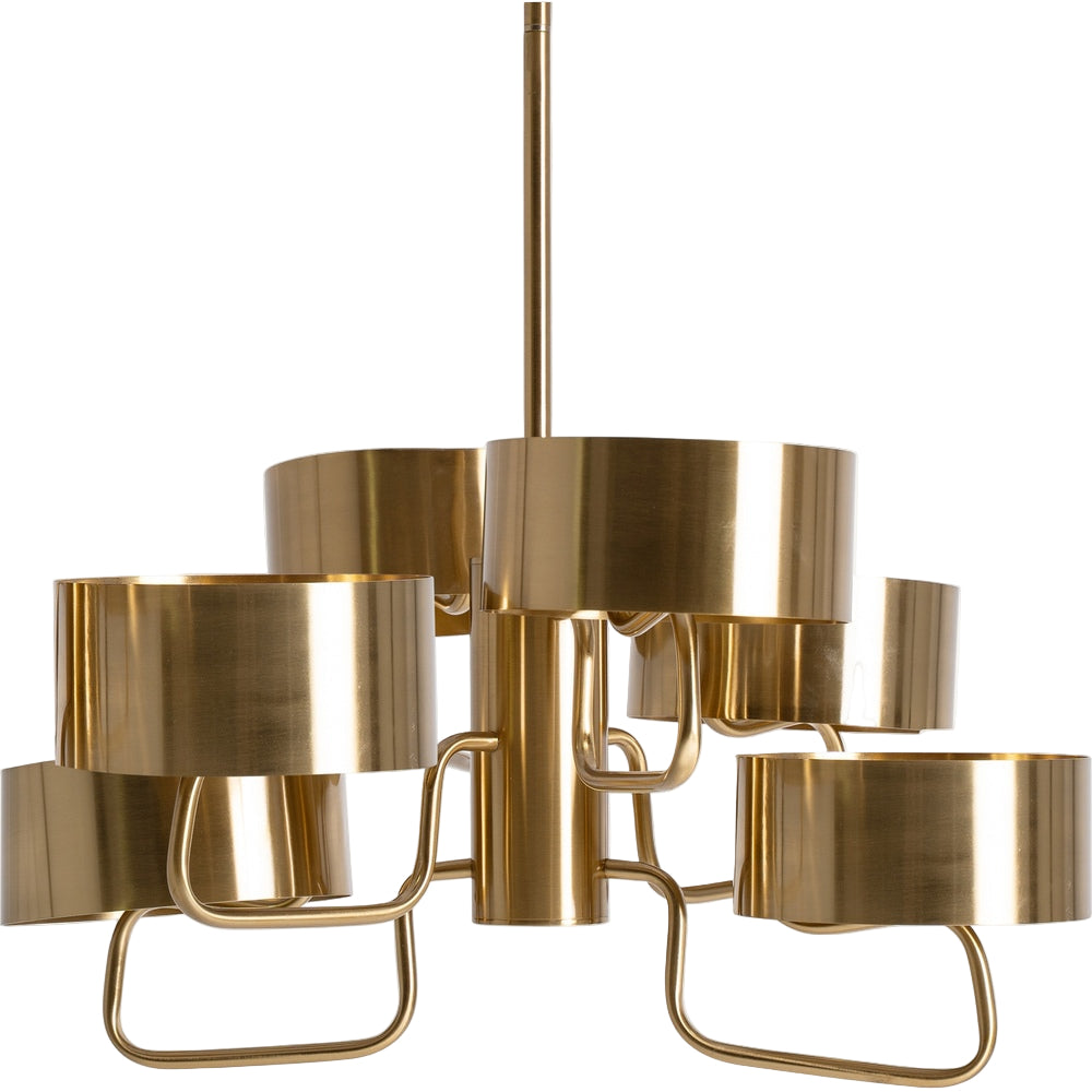 Lampadario scultoreo dorato in ambiente elegante