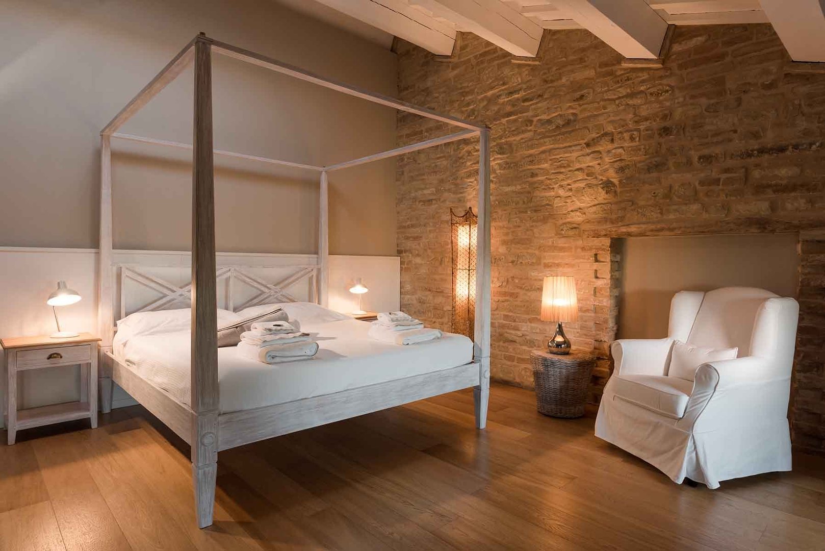 Letto baldacchino bianco legno teak