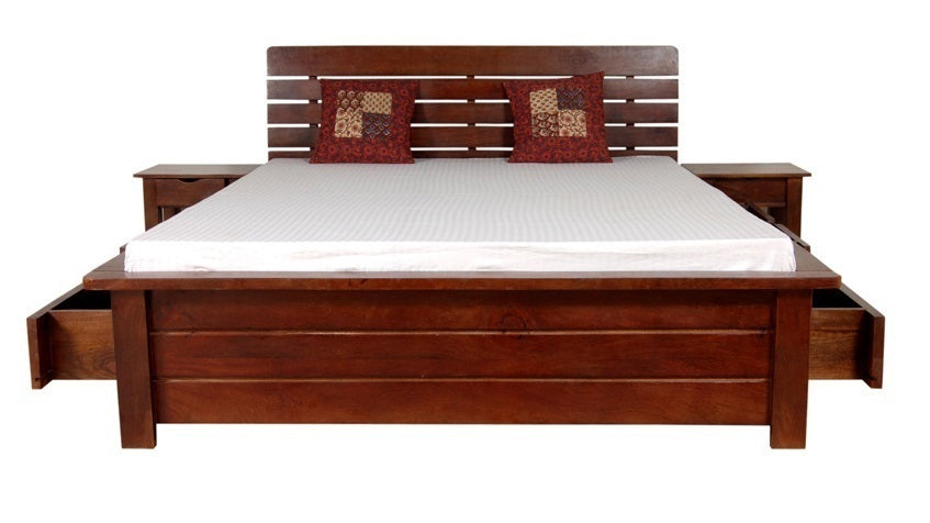 Letto stile etnico con cassettoni