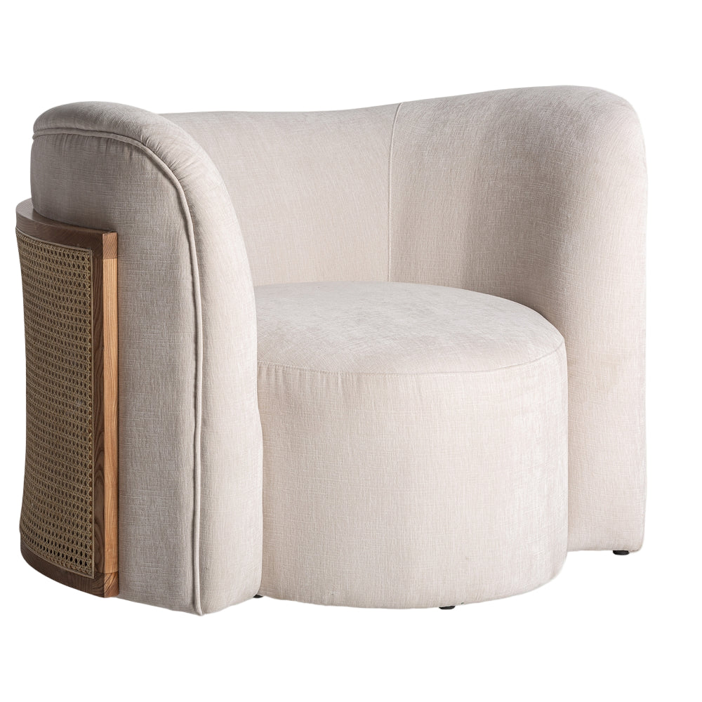 Poltrona coloniale elegante ideale per salotti e angoli relax.