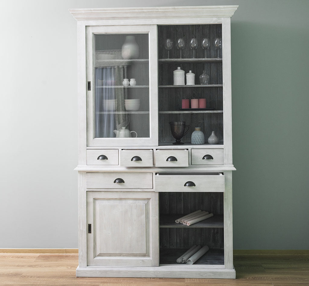 Vetrina shabby chic decapata